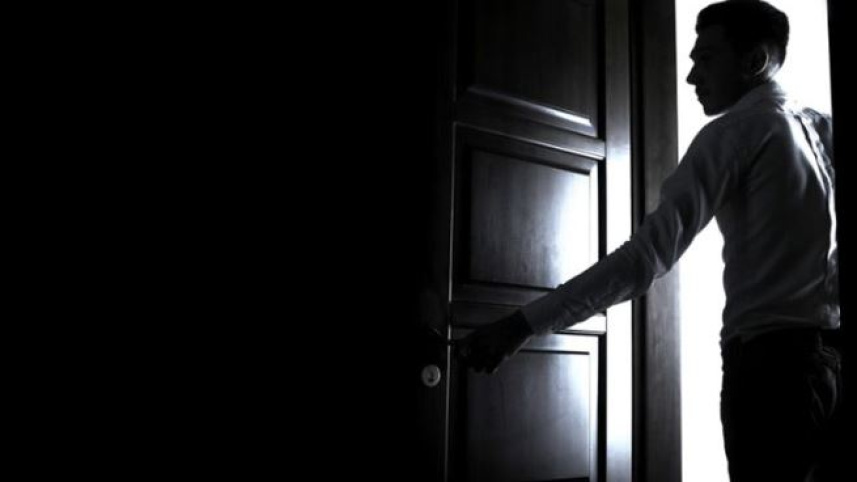 দরজা খুলে কক্ষে ঢুকলেন, কিন্তু ভুলে গেলেন কেন ঢুকেছেন--ডোরওয়ে ইফেক্টের উদাহরণ। ছবি: সংগৃহীত