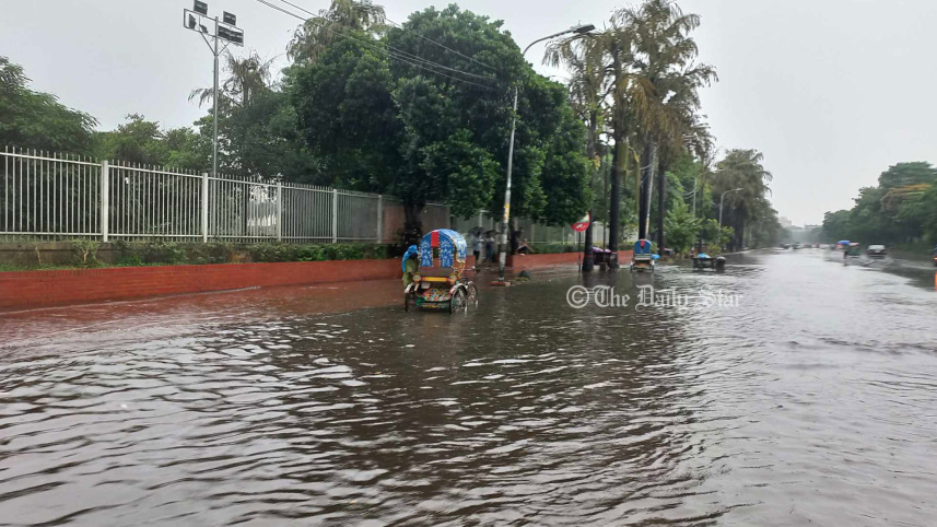 সন্ধ্যার পরে ঘূর্ণিঝড়ে রূপ নিতে পারে নিম্নচাপ, সারা দেশে ভারী বৃষ্টির সম্ভাবনা