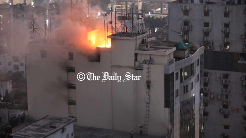 খাজা টাওয়ারের আগুনে ইন্টারনেট সেবা ব্যাহত