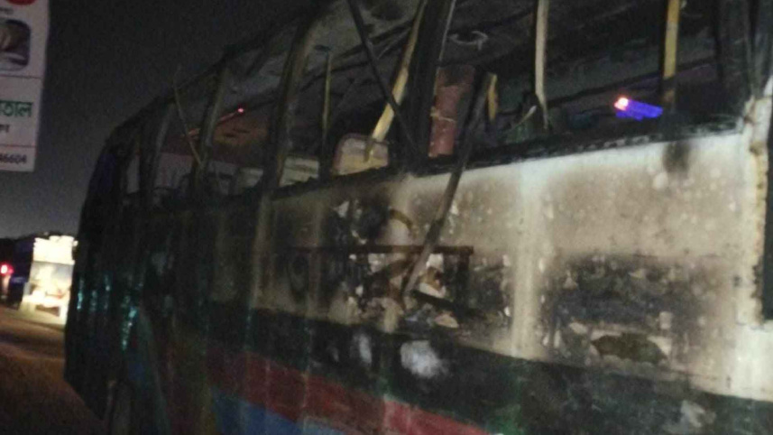 ঢাকার পরে নারায়ণগঞ্জ ও ভোলায় ২ বাসে আগুন