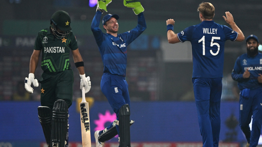 ইংল্যান্ডের কাছে হেরে বিশ্বকাপে পঞ্চম পাকিস্তান