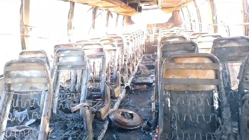 নাটোরে বাসে আগুন