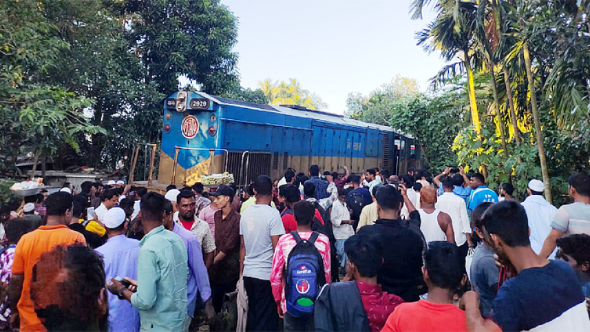 kishoreganj_express_derailed.jpg