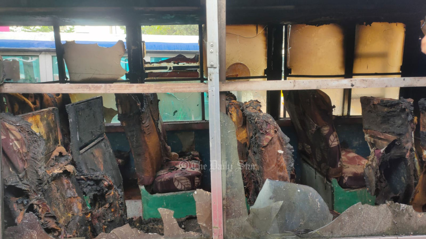 বাসে আগুন