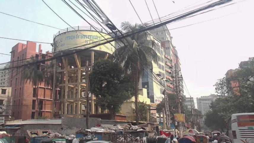 আজ বুধবার দুপুর আড়াইটার দিকে বিজয়নগর পানির ট্যাংকির সামনে এই ককটেল বিস্ফোরণের ঘটনা ঘটে।