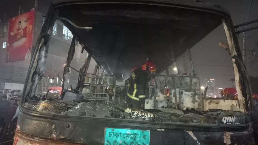 উত্তর বাড্ডায় বাসে আগুন