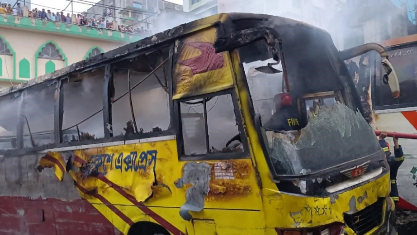 বাসে আগুন