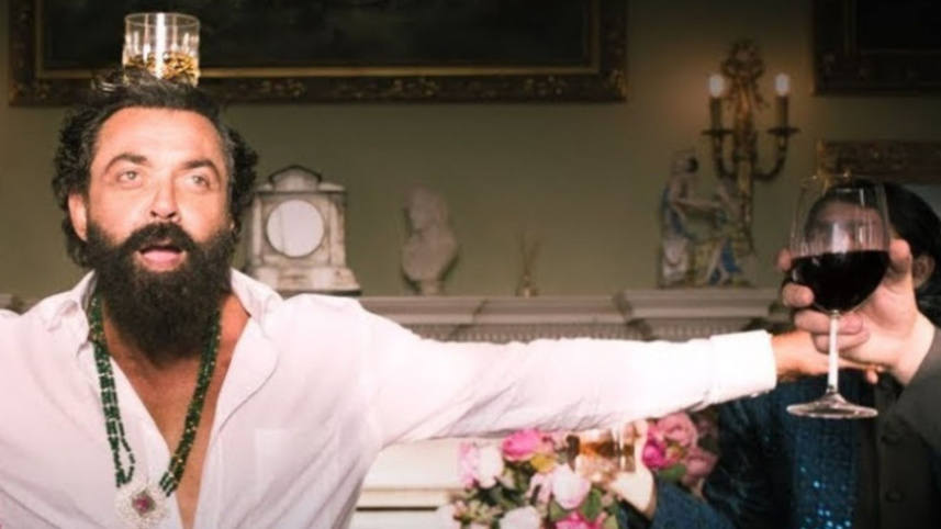 'জামাল জামালু' গানের দৃশ্যে ববি দেওল