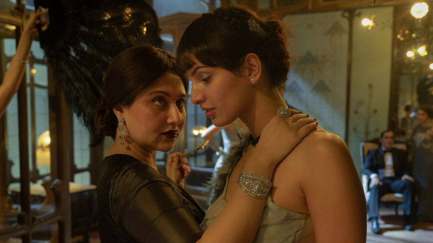 কালা সিনেমায় স্বস্তিকা মুখার্জী ও তৃপ্তি দিমরি