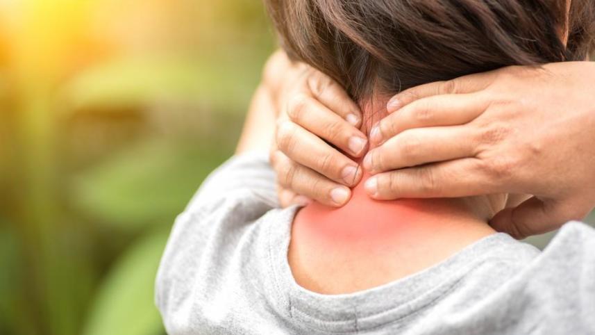 ঘুম থেকে উঠে ঘাড় ব্যথা