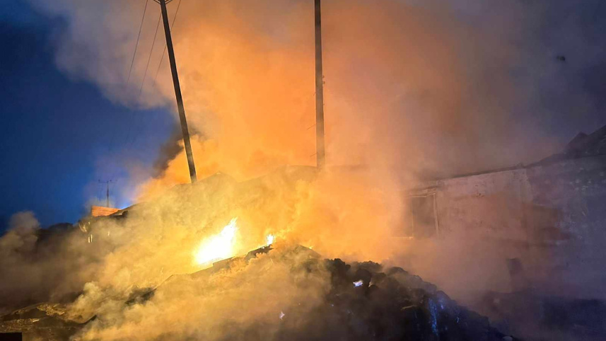 আগুনকেরানীগঞ্জে প্যাকেজিং কারখানায় আগুন