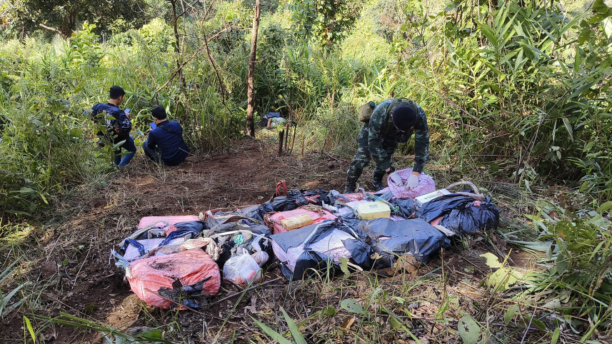 আটক করা ১৭ ব্যাগ মাদক। ছবি: এএফপি