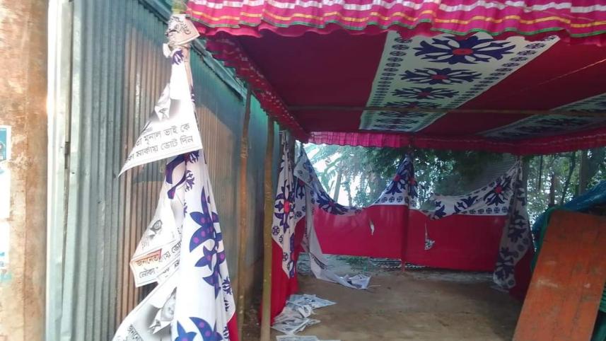 নির্বাচনী ক্যাম্পে ভাঙচুর