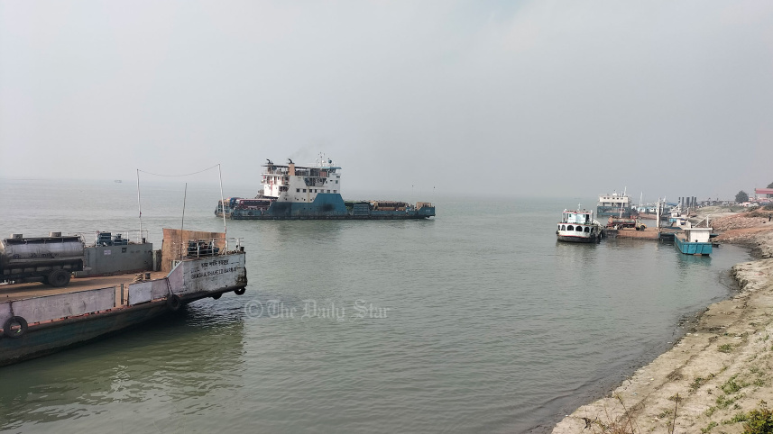 ফেরি চলাচল