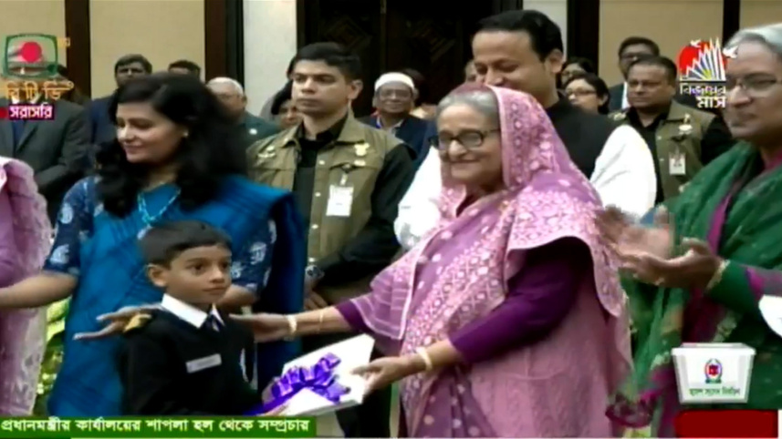 বিশ্বের সঙ্গে তাল মিলিয়ে চলতে শিক্ষা কারিকুলামে পরিবর্তন: প্রধানমন্ত্রী