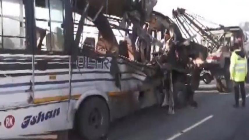 আসামে বাস-ট্রাক সংঘর্ষে নিহত ১৪। ছবি: স্টেটসম্যান 