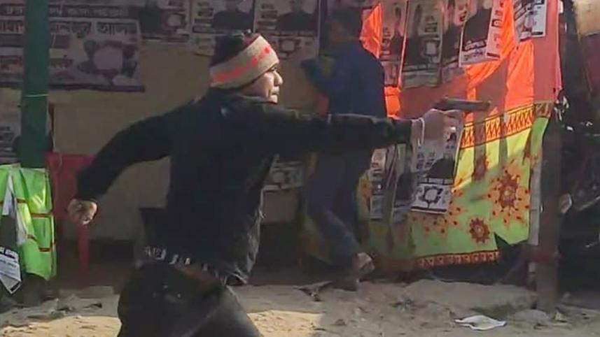 চট্টগ্রামে ভোটকেন্দ্রের পাশে সংঘর্ষ