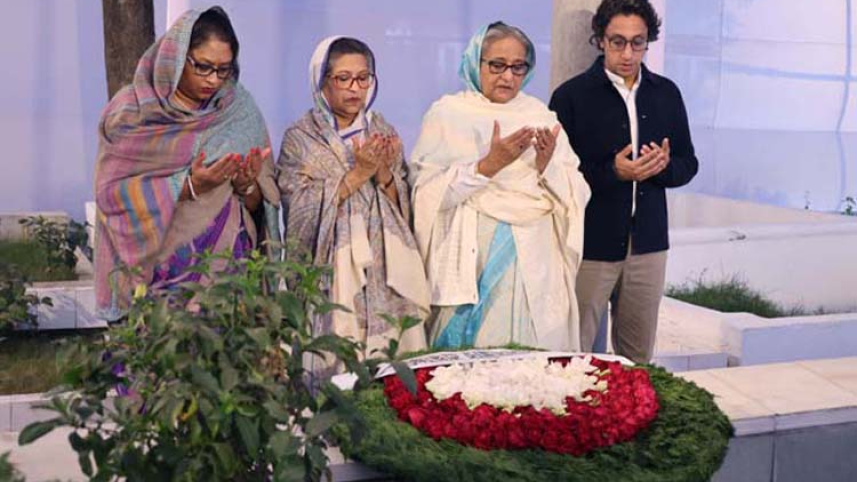 বঙ্গবন্ধু ও ১৫ আগস্টের শহীদদের প্রতি প্রধানমন্ত্রীর শ্রদ্ধা