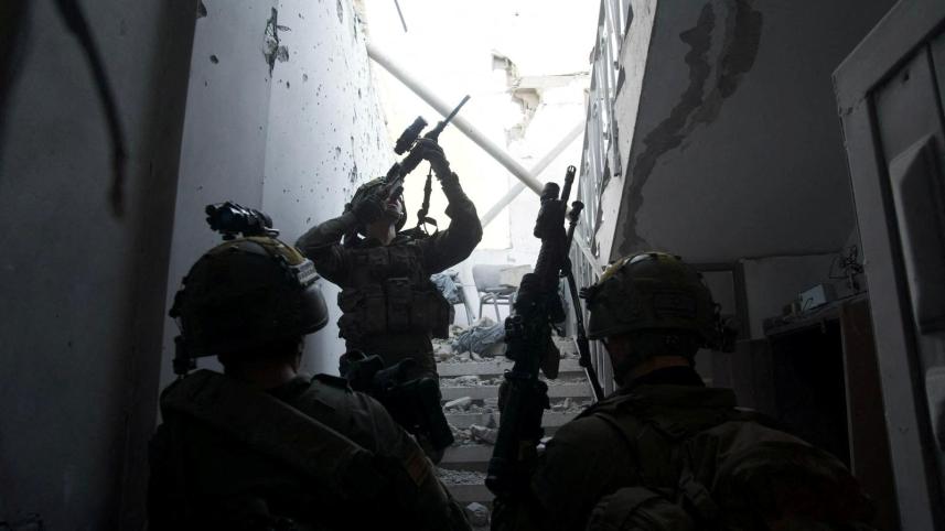 গাজায় স্থল অভিযানে ইসরায়েলি বাহিনী। ছবি: রয়টার্স