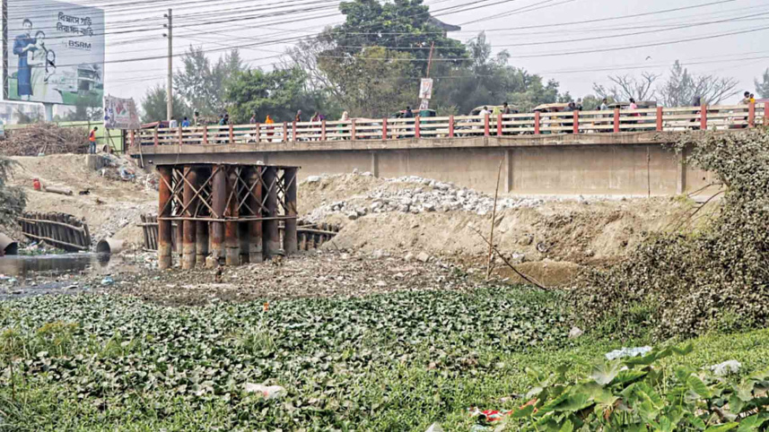 দখল-দূষণে মরছে নদী