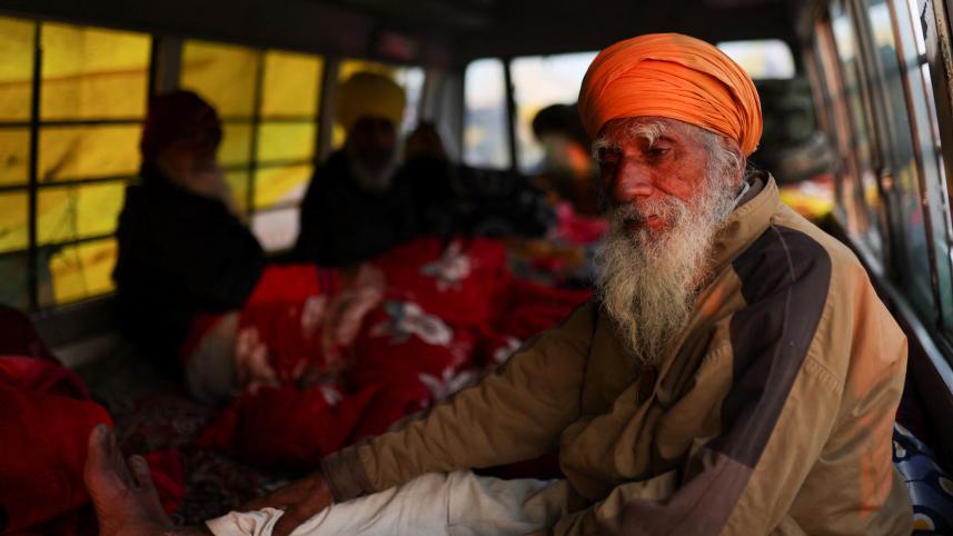 'দিল্লি চলো' বিক্ষোভে যোগ দিতে এসেছেন হাজারো কৃষক। ছবি: রয়টার্স