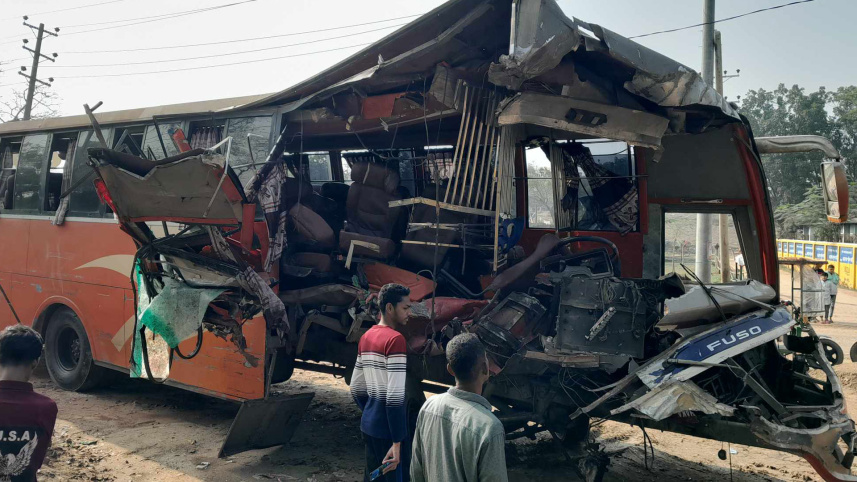 নরসিংদীতে বাস-কাভার্ড ভ্যান সংঘর্ষে ২ চালক নিহত
