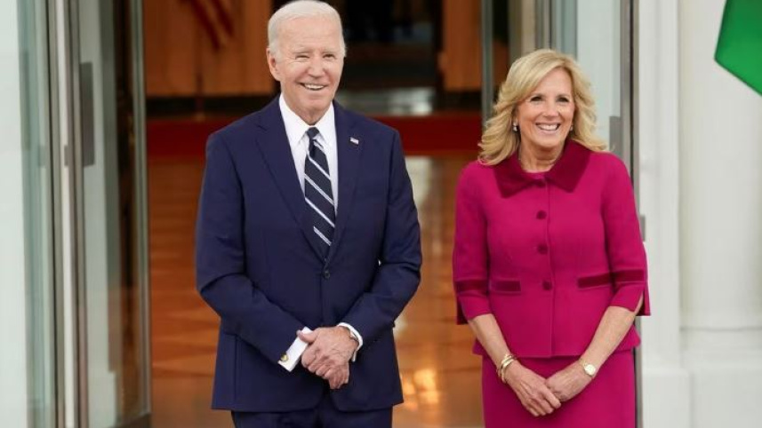 জর্ডানের রাজাকে স্বাগতম জানাচ্ছেন জো ও জিল বাইডেন। ফাইল ছবি: রয়টার্স