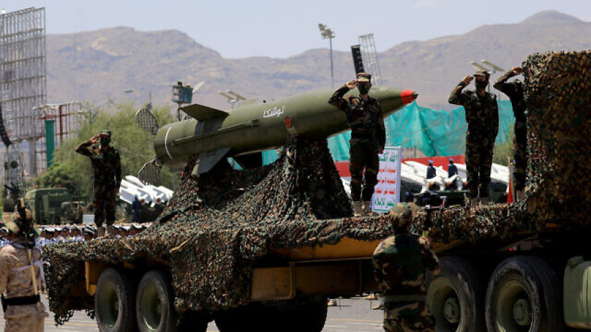 ইরান সমর্থিত সশস্ত্র সংগঠন হুতির কাছে রয়েছে অসংখ্য অত্যাধুনিক অস্ত্র। ফাইল ছবি: এএফপি