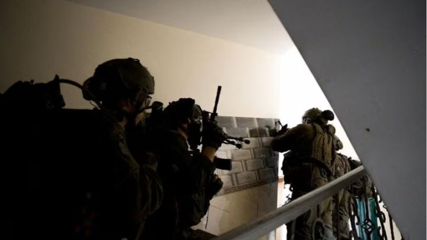 আইডিএফের সদস্যরা গাজায় অভিযান চালাচ্ছেন। ফাইল ছবি: রয়টার্স