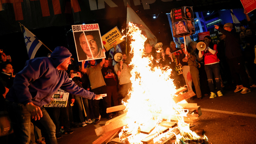 নেতানিয়াহু সরকারের বিরুদ্ধে তেল আবিবে বিক্ষোভ। ছবি: রয়টার্স