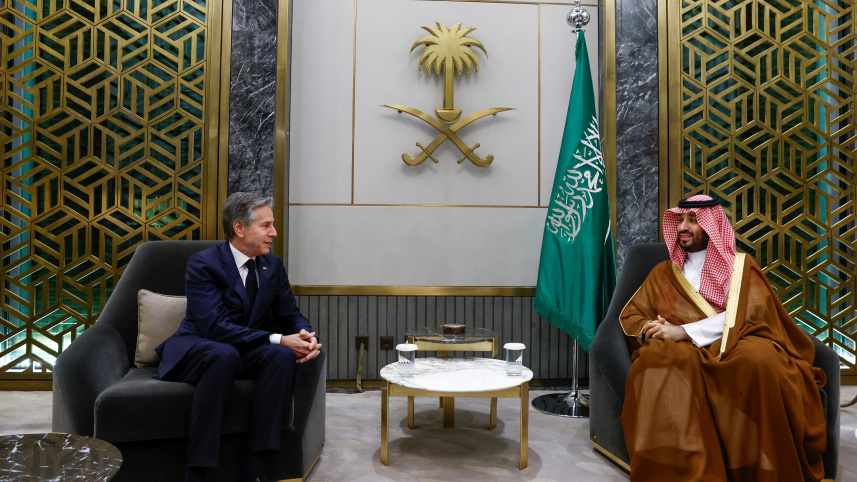 সৌদি নেতা এমবিএসের সঙ্গে বৈঠকে ব্লিঙ্কেন। ছবি: রয়টার্স