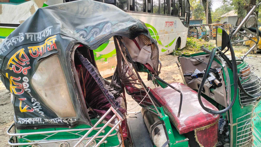 ত্রিশালে অটোরিকশায় বাসের ধাক্কা, বিশ্ববিদ্যালয় ছাত্রসহ নিহত ৩