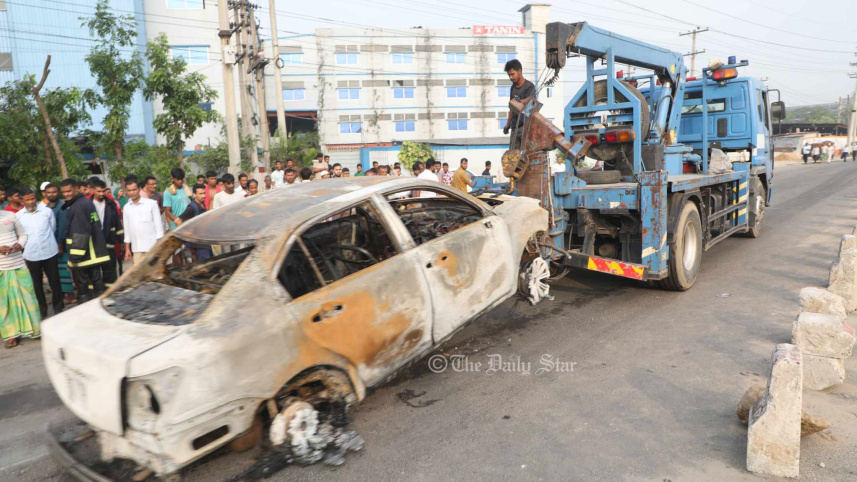 তেলের লরি উল্টে আগুন