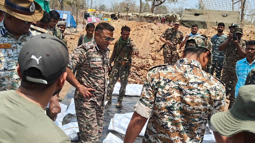 নিরাপত্তা বাহিনীর সংগে সংঘর্ষে নিহত মাওবাদী। ফাইল ছবি: স্টেটসম্যান