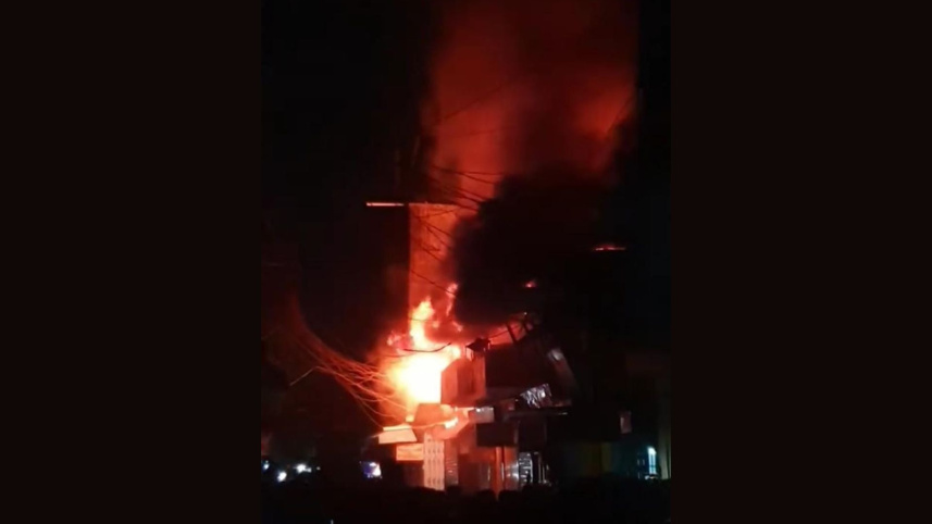 fire_at_choumohomo_bazar.jpg