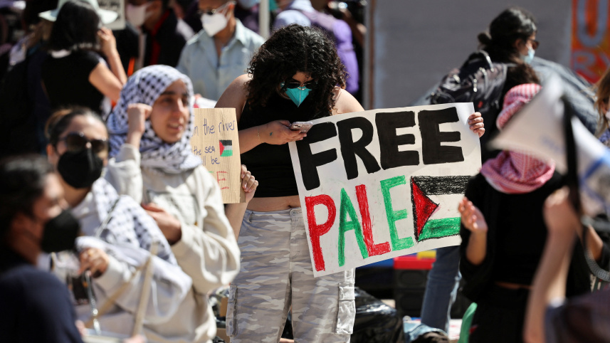 ইউসিএলএ বিশ্ববিদ্যালয়ে গাজার জন্য শিক্ষার্থীদের বিক্ষোভ। ছবি: রয়টার্স