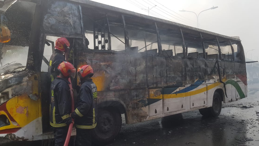 বাসে আগুন