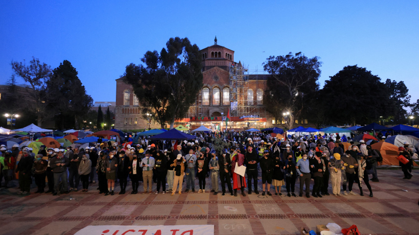 বিক্ষোভ বন্ধ করার নির্দেশ ও গ্রেপ্তারের হুমকি সত্ত্বেও বিক্ষোভ অব্যাহত রেখেছেন শিক্ষার্থীরা। ছবি: রয়টার্স