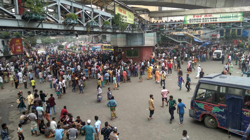 ব্যাটারিচালিত অটোরিকশা বন্ধের প্রতিবাদ