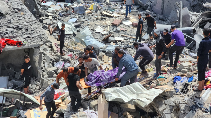 ইসরায়েলি হামলার পর জাবালিয়া শরণার্থী শিবিরের দৃশ্য। ছবি: রয়টার্স