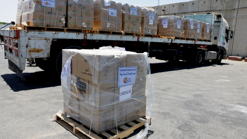 রাফা সীমান্তে মিশর থেকে আসা ত্রাণ। ফাইল ছবি: রয়টার্স