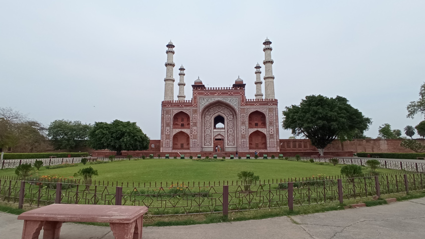সম্রাট আকবর