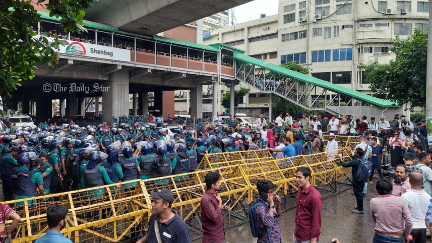 police_at_shahbag_2.jpg