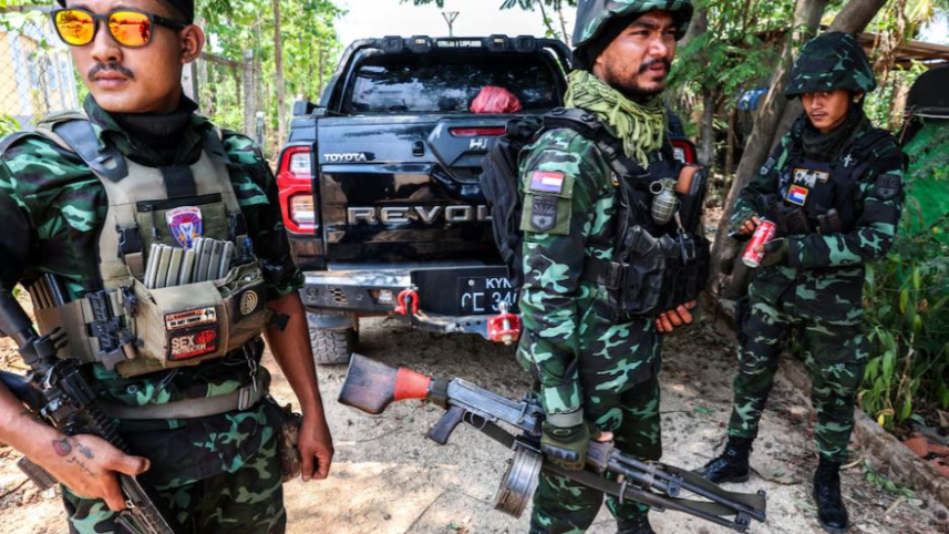 মায়াবতী শহরে বিদ্রোহীদের টহল। ছবি: রয়টার্স