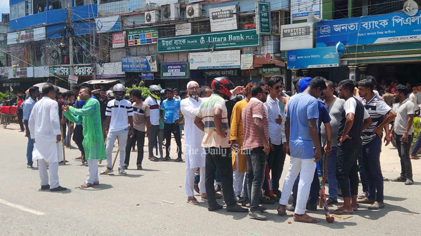 নাটোরে শিক্ষার্থীদের সঙ্গে ছাত্রলীগ ও পুলিশের ধাওয়া-পাল্টা ধাওয়া, আহত ৬