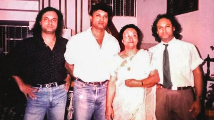 পরিবারের সদস্যদের সঙ্গে শাফিন। ছবি: সংগৃহীত