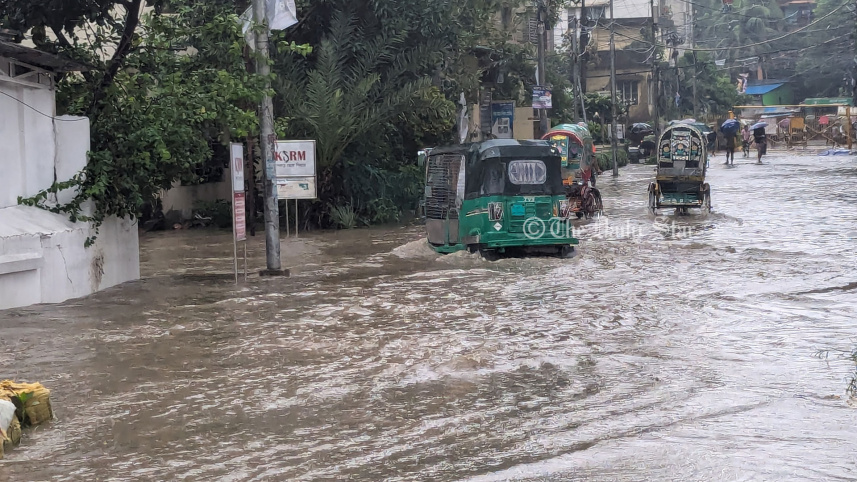 টানা বৃষ্টিতে চট্টগ্রামের নিম্নাঞ্চলে জলাবদ্ধতা