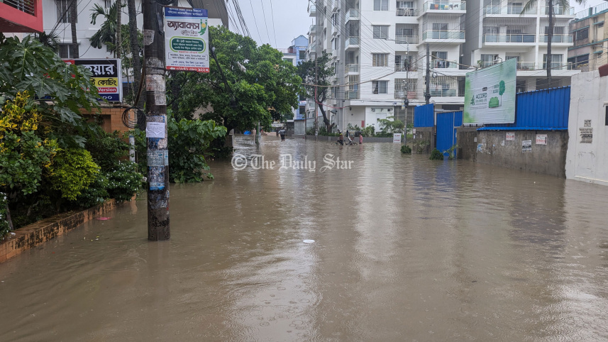 টানা বৃষ্টিতে চট্টগ্রামের নিম্নাঞ্চলে জলাবদ্ধতা