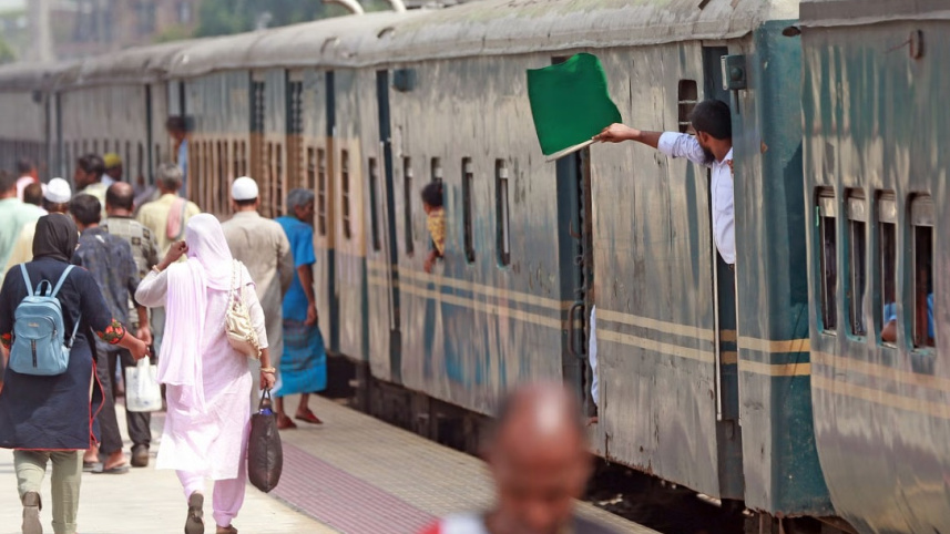 ট্রেন চলাচল শুরু