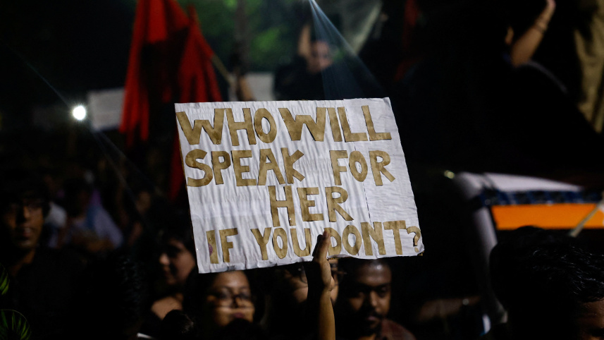 কলকাতায় চিকিৎসক ধর্ষণ-হত্যার প্রতিবাদে বিক্ষোভ। ছবি: রয়টার্স
